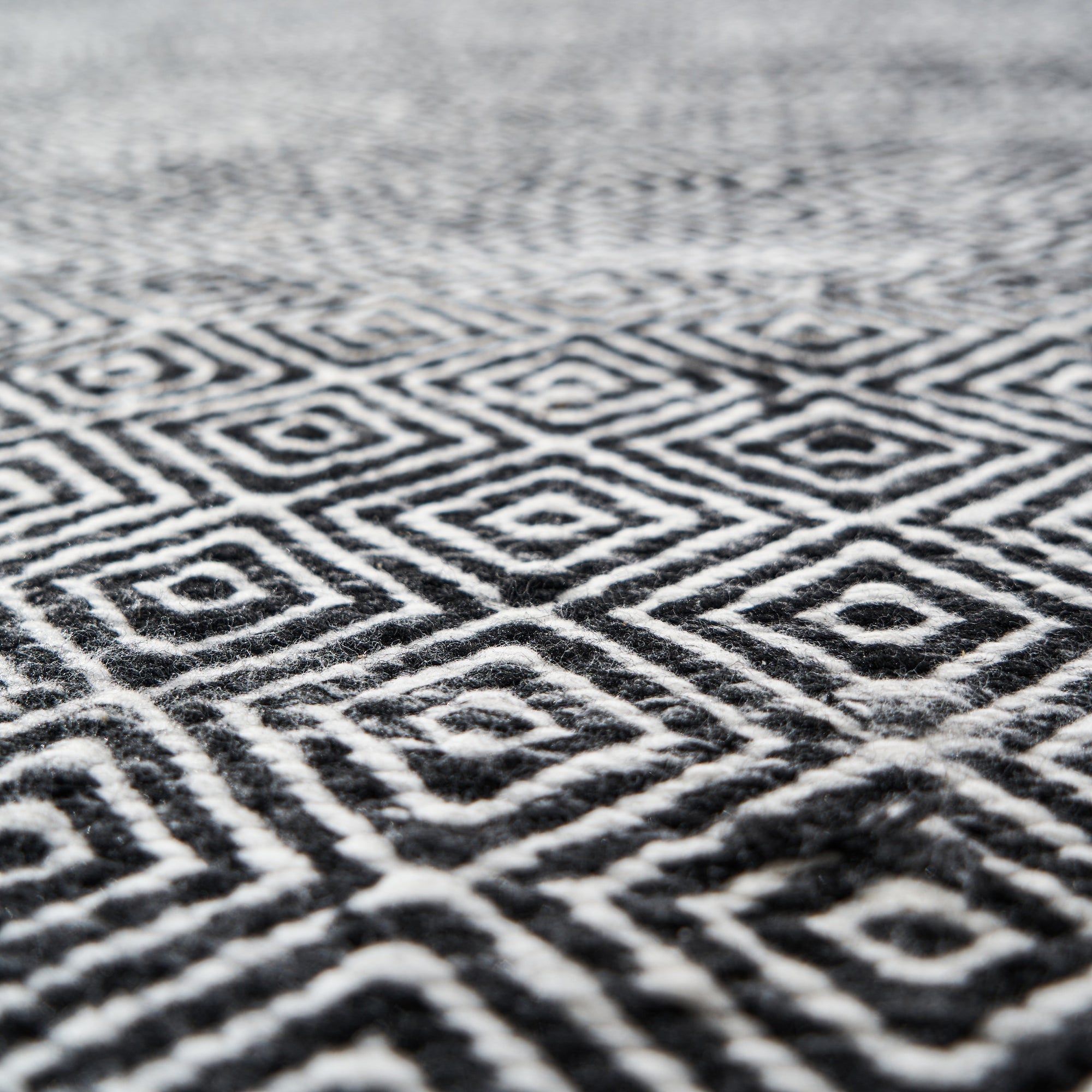 Outdoor Black & White Inca Design Rug
