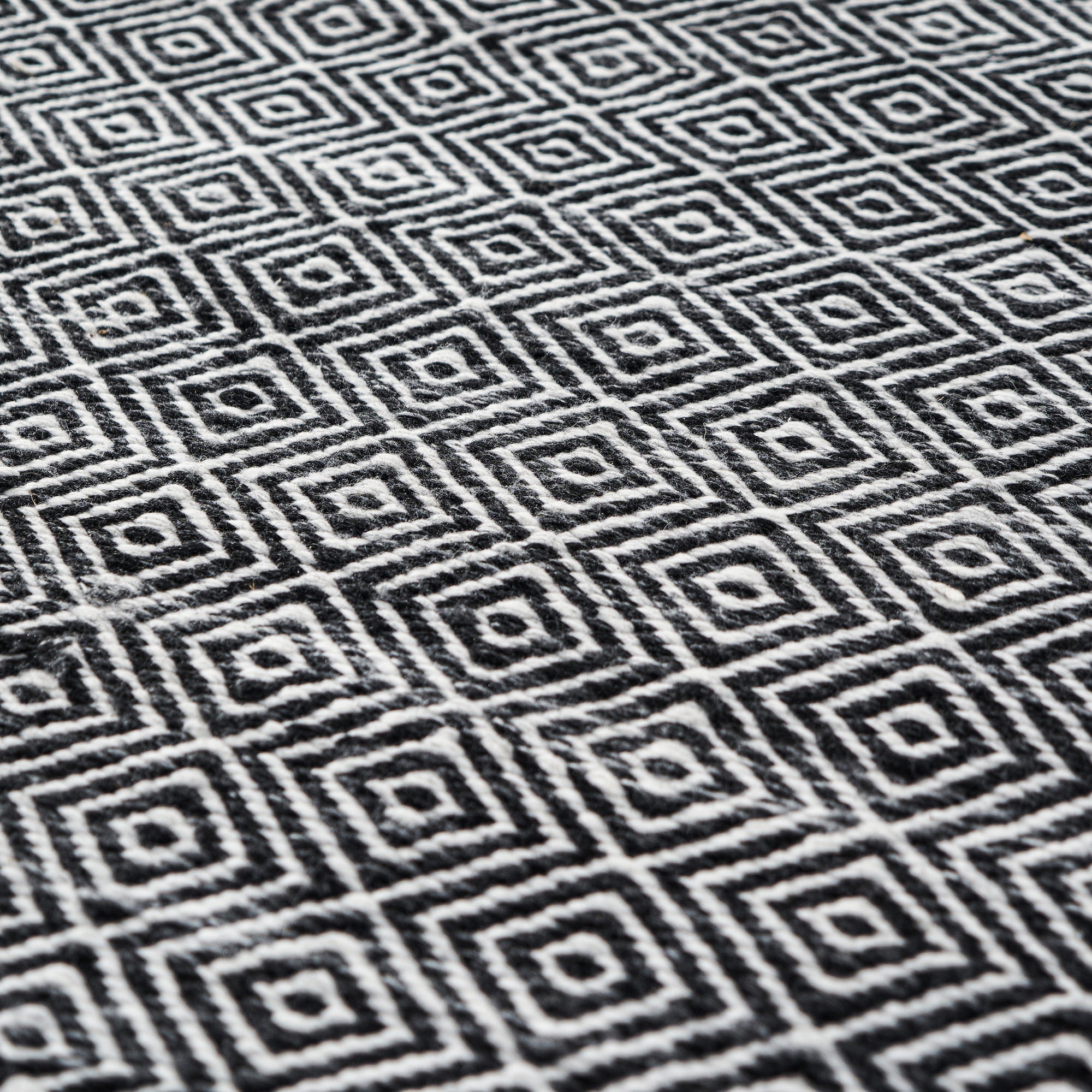 Outdoor Black & White Inca Design Rug