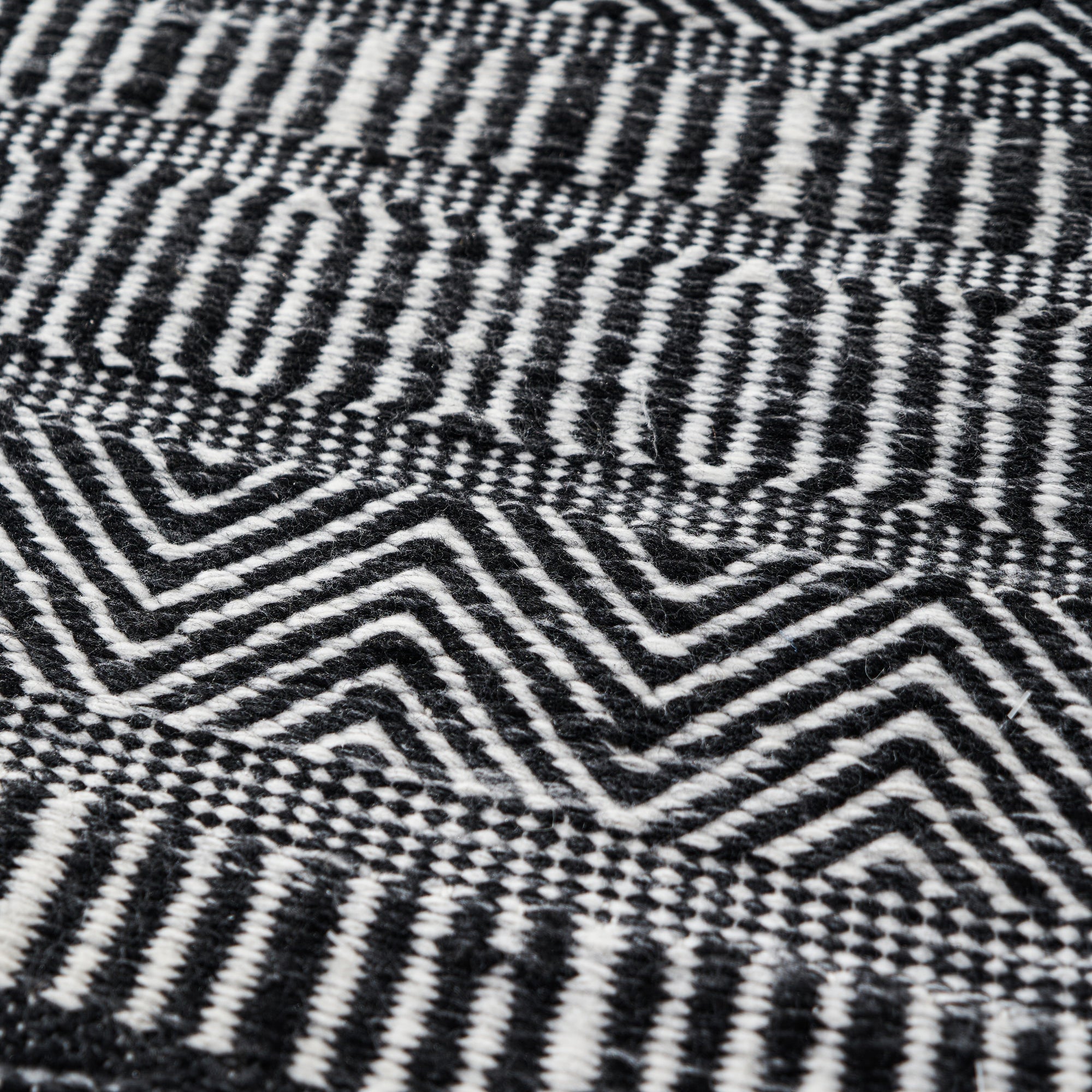 Outdoor Black & White Inca Design Rug